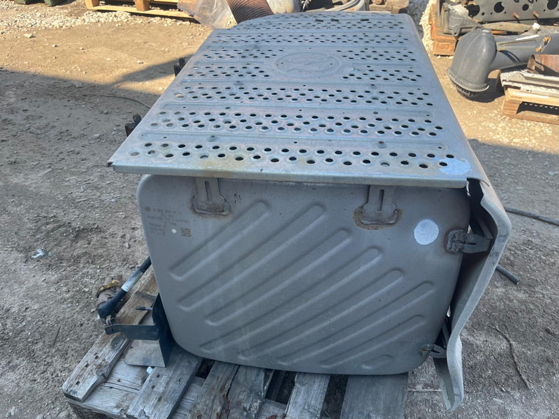 Mercedes-Benz ACTROS MP4 KATALYSATOR A0054900712 - Catalytic converter for Truck: picture 3 Mercedes-Benz ACTROS MP4 KATALYSATOR A0054900712 - Catalytic converter for Truck: picture 3