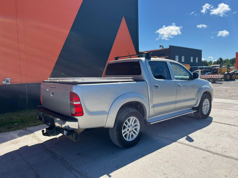 Pickup truck Toyota Hilux 4x4: picture 6