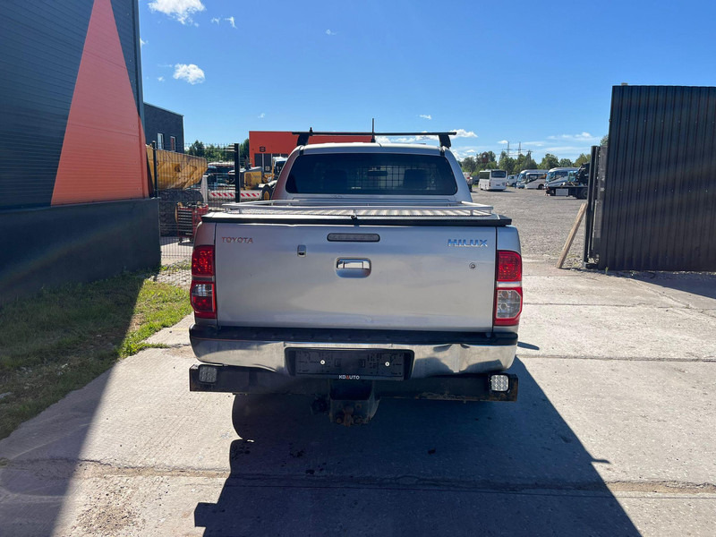 Pickup truck Toyota Hilux 4x4: picture 7