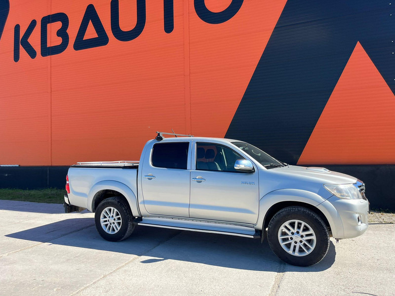Pickup truck Toyota Hilux 4x4: picture 5