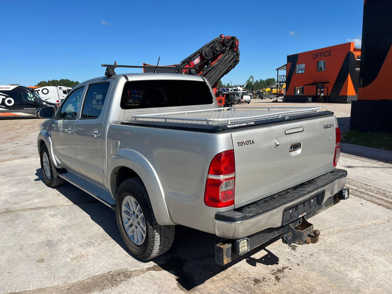 Pickup truck Toyota Hilux 4x4: picture 9