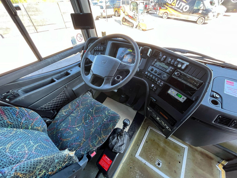 Suburban bus Volvo B12M 4x2 13 SEATS / AC / AUXILIARY HEATING / WC / KITCHEN: picture 9