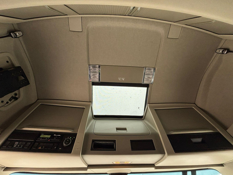 Cab chassis truck Volvo FH 500 8x4*4 FOR SALE AS CHASSIS / GCW 70 ton / PTO / CHASSIS L=6420 mm: picture 18 Cab chassis truck Volvo FH 500 8x4*4 FOR SALE AS CHASSIS / GCW 70 ton / PTO / CHASSIS L=6420 mm: picture 18