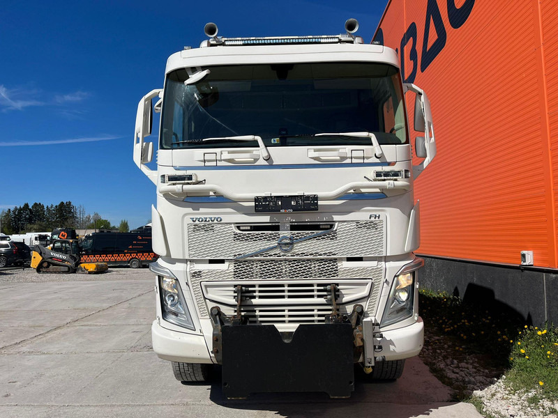 Volvo FH 540 8x4 RETARDER / TANDEM AXLE LIFT / BIG AXLES / BOX L=5704 mm - Tipper: picture 3 Volvo FH 540 8x4 RETARDER / TANDEM AXLE LIFT / BIG AXLES / BOX L=5704 mm - Tipper: picture 3
