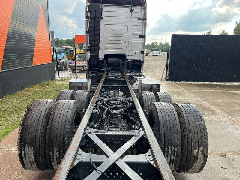 Cab chassis truck Volvo FH 750 6x4 CHASSIS L=6970 / RETARDER / PTO / TANDEM AXLE LIFT: picture 9