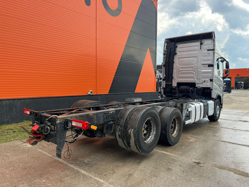 Volvo FH 750 6x4 CHASSIS L=6970 / RETARDER / PTO / TANDEM AXLE LIFT - Cab chassis truck: picture 5 Volvo FH 750 6x4 CHASSIS L=6970 / RETARDER / PTO / TANDEM AXLE LIFT - Cab chassis truck: picture 5