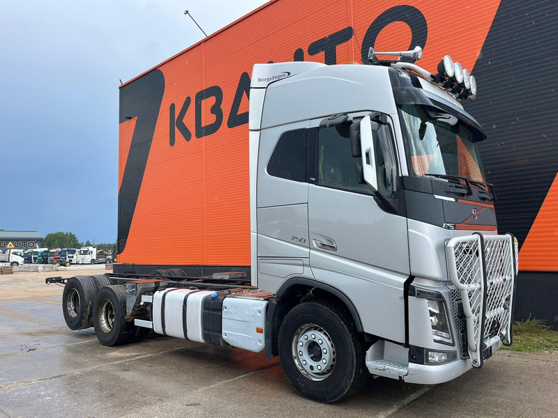 Volvo FH 750 6x4 CHASSIS L=6970 / RETARDER / PTO / TANDEM AXLE LIFT - Cab chassis truck: picture 3 Volvo FH 750 6x4 CHASSIS L=6970 / RETARDER / PTO / TANDEM AXLE LIFT - Cab chassis truck: picture 3