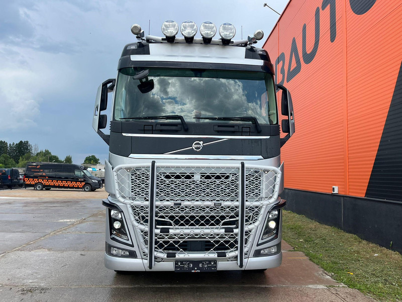 Volvo FH 750 6x4 CHASSIS L=6970 / RETARDER / PTO / TANDEM AXLE LIFT - Cab chassis truck: picture 2 Volvo FH 750 6x4 CHASSIS L=6970 / RETARDER / PTO / TANDEM AXLE LIFT - Cab chassis truck: picture 2