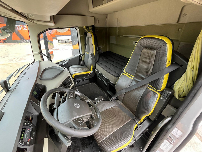 Cab chassis truck Volvo FH 750 6x4 CHASSIS L=6970 / RETARDER / PTO / TANDEM AXLE LIFT: picture 18