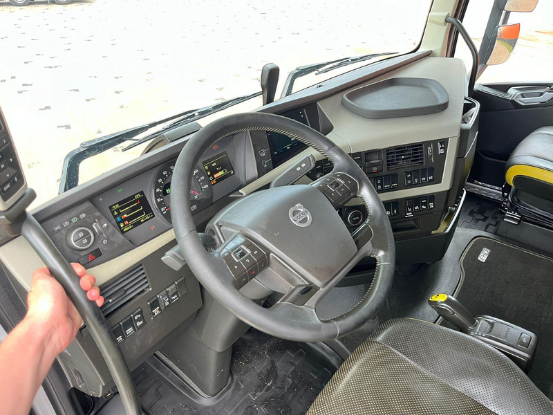 Cab chassis truck Volvo FH 750 6x4 CHASSIS L=6970 / RETARDER / PTO / TANDEM AXLE LIFT: picture 13