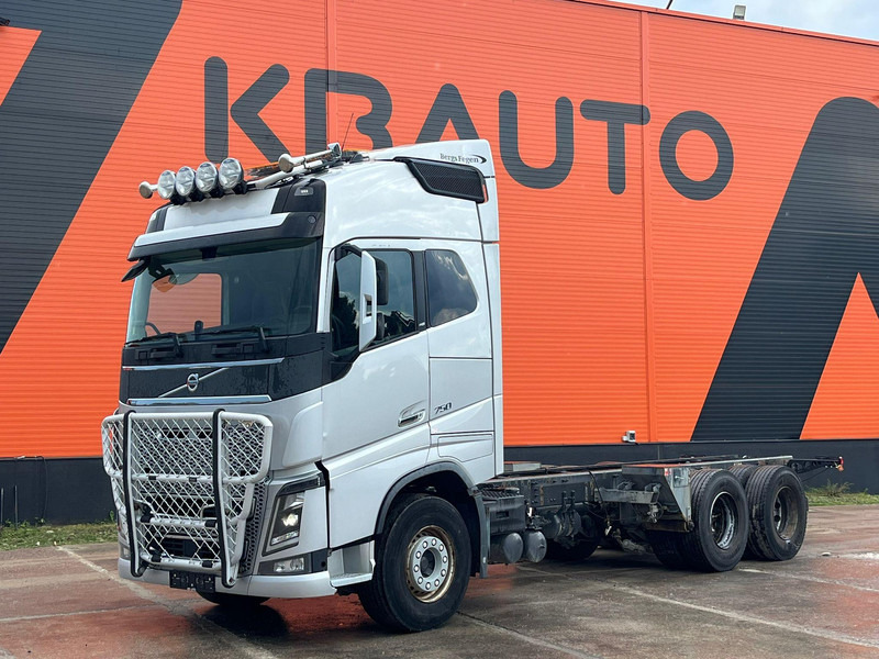 Volvo FH 750 6x4 CHASSIS L=6970 / RETARDER / PTO / TANDEM AXLE LIFT - Cab chassis truck: picture 1 Volvo FH 750 6x4 CHASSIS L=6970 / RETARDER / PTO / TANDEM AXLE LIFT - Cab chassis truck: picture 1