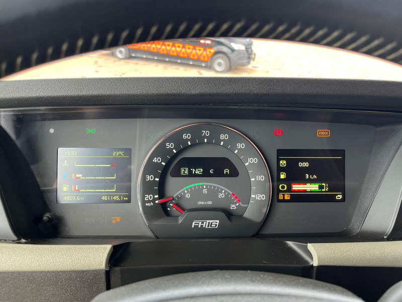 Cab chassis truck Volvo FH 750 6x4 CHASSIS L=6970 / RETARDER / PTO / TANDEM AXLE LIFT: picture 15