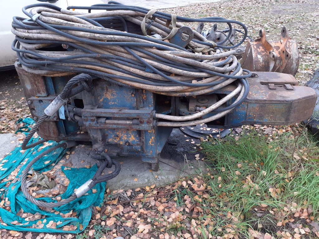 Wibromłot elektryczny TOMEN VM2-2000 do larsenów - Attachment for Construction machinery: picture 4 Wibromłot elektryczny TOMEN VM2-2000 do larsenów - Attachment for Construction machinery: picture 4