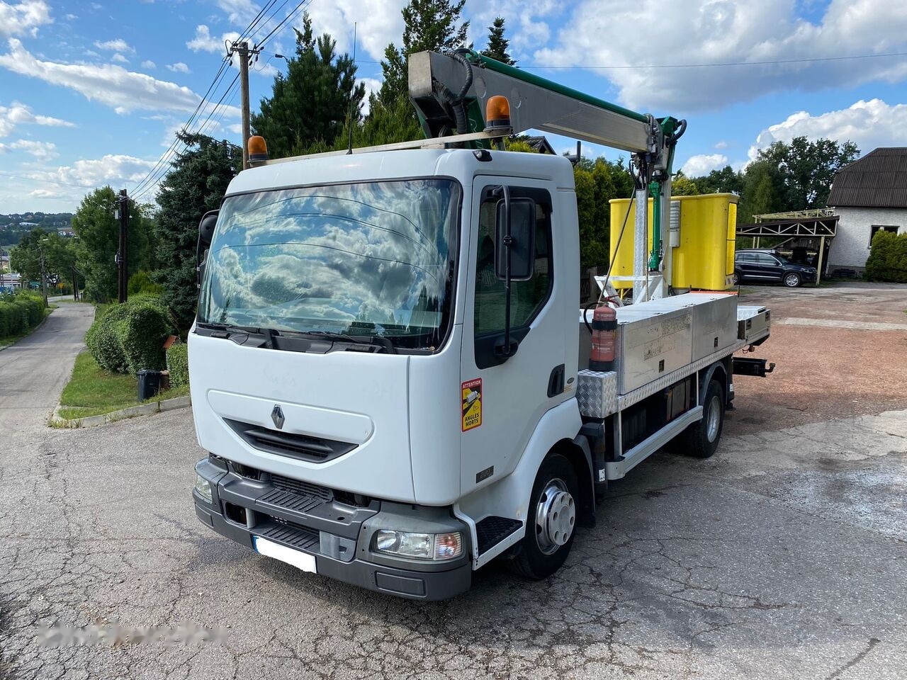 Renault Midlum Dci 220 - Truck mounted aerial platform: picture 1 Renault Midlum Dci 220 - Truck mounted aerial platform: picture 1
