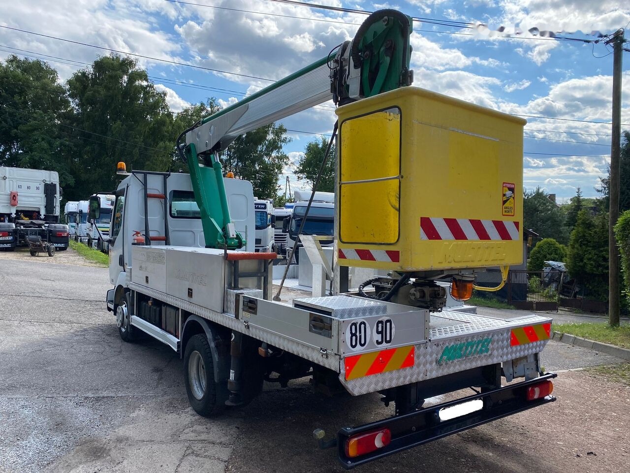 Renault Midlum Dci 220 - Truck mounted aerial platform: picture 3 Renault Midlum Dci 220 - Truck mounted aerial platform: picture 3