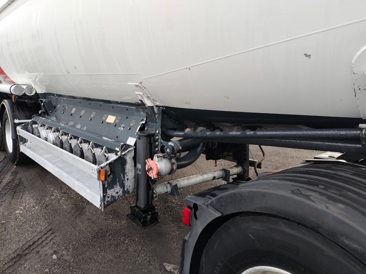 Tank semi-trailer for transportation of fuel Trailor TX34: picture 11 Tank semi-trailer for transportation of fuel Trailor TX34: picture 11