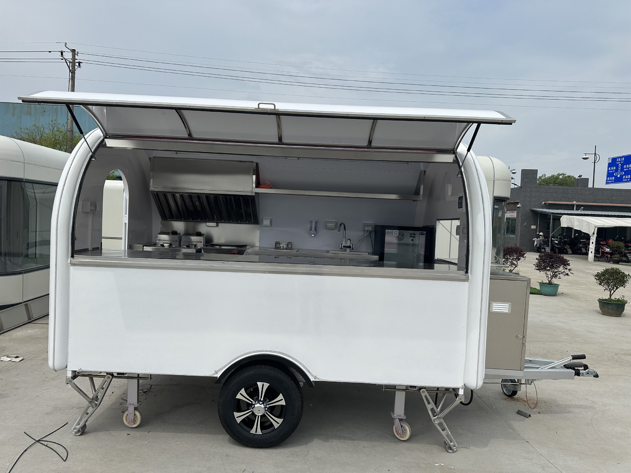 ERZODA Catering Trailer | Food Truck | Concession trailer | Food Trailers - Vending trailer: picture 2 ERZODA Catering Trailer | Food Truck | Concession trailer | Food Trailers - Vending trailer: picture 2