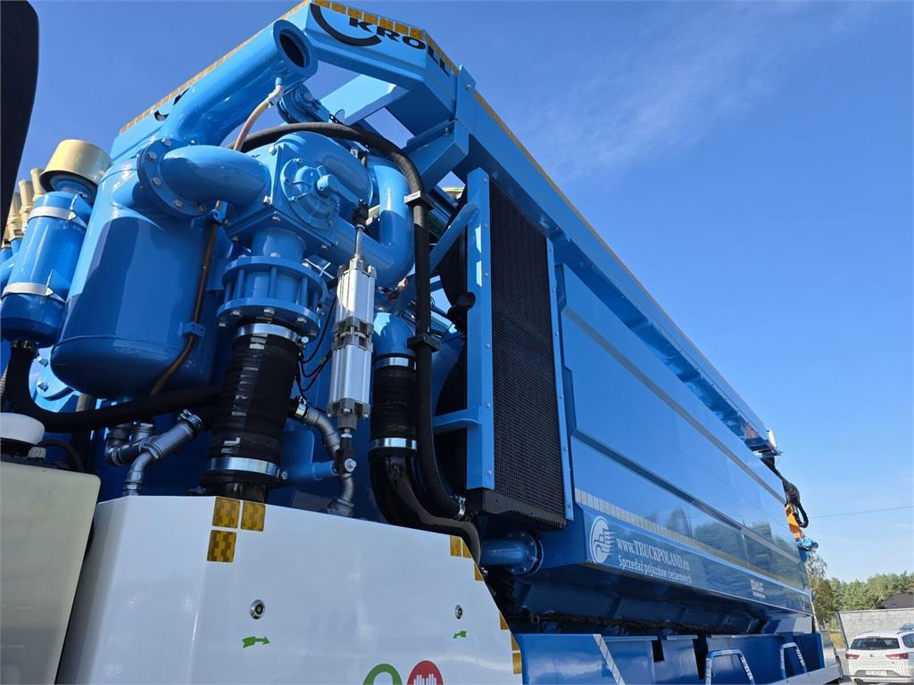 Vacuum truck DAF WUKO KROLL 2 x URACA KOMBI FOR SEWER CLEANING: picture 11
