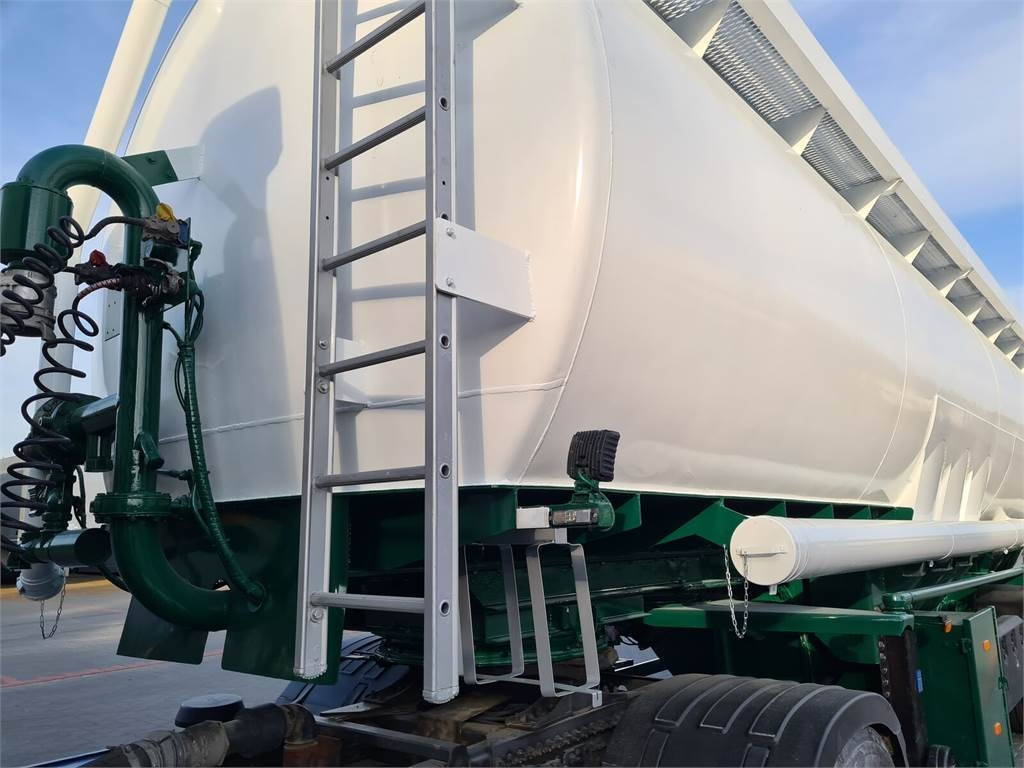 Tank semi-trailer Lambrecht with suction WELGRO fodder, flour, wheat: picture 17 Tank semi-trailer Lambrecht with suction WELGRO fodder, flour, wheat: picture 17