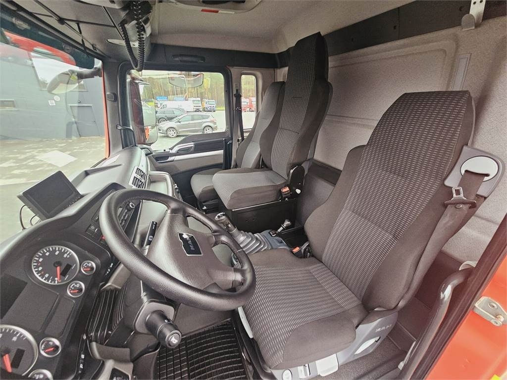 Fire truck MAN TGS 26.440 6x6 9500 l water + 950 foam Stolarczyk: picture 36