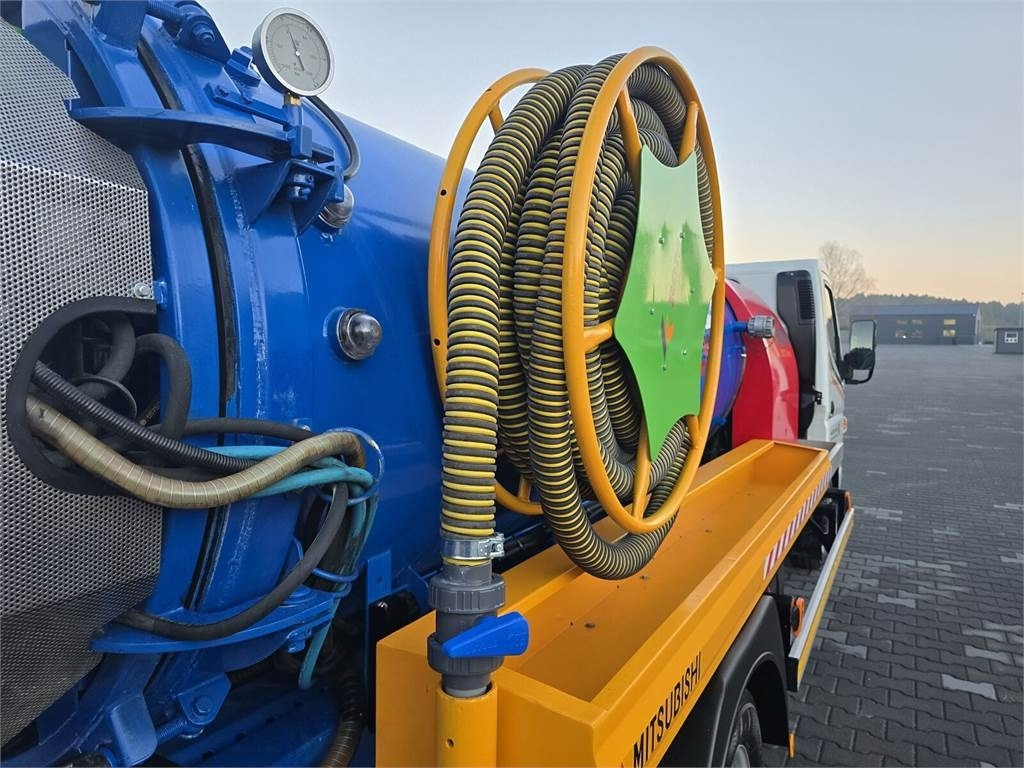 Mitsubishi ROM SMART COMBI WUKO HOT WATER FOR CLEANING SEWAGE - Vacuum truck: picture 3 Mitsubishi ROM SMART COMBI WUKO HOT WATER FOR CLEANING SEWAGE - Vacuum truck: picture 3