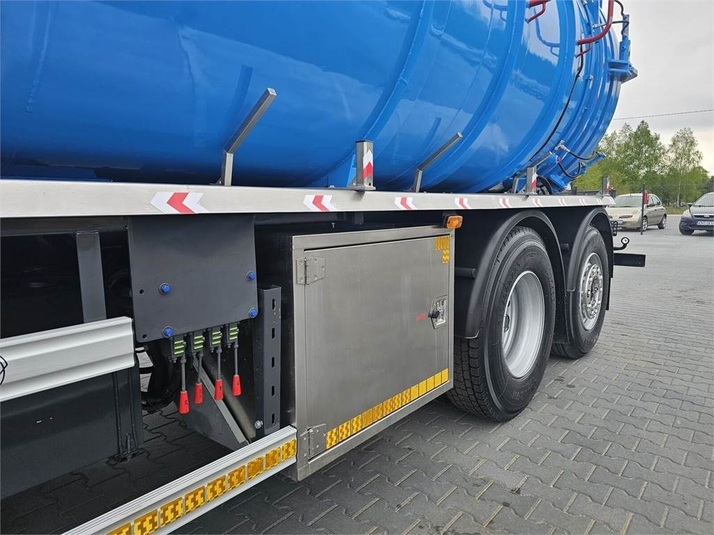 Vacuum truck Scania Disab Centurion P210/8 Vacuum suction loader: picture 9