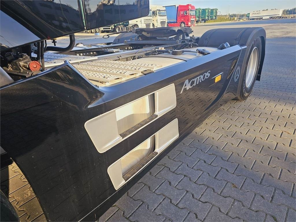 Tractor unit Mercedes-Benz ACTROS 1843: picture 10
