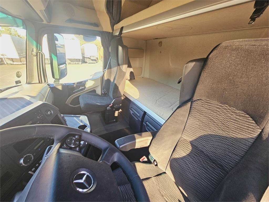 Tractor unit Mercedes-Benz ACTROS 1843: picture 24