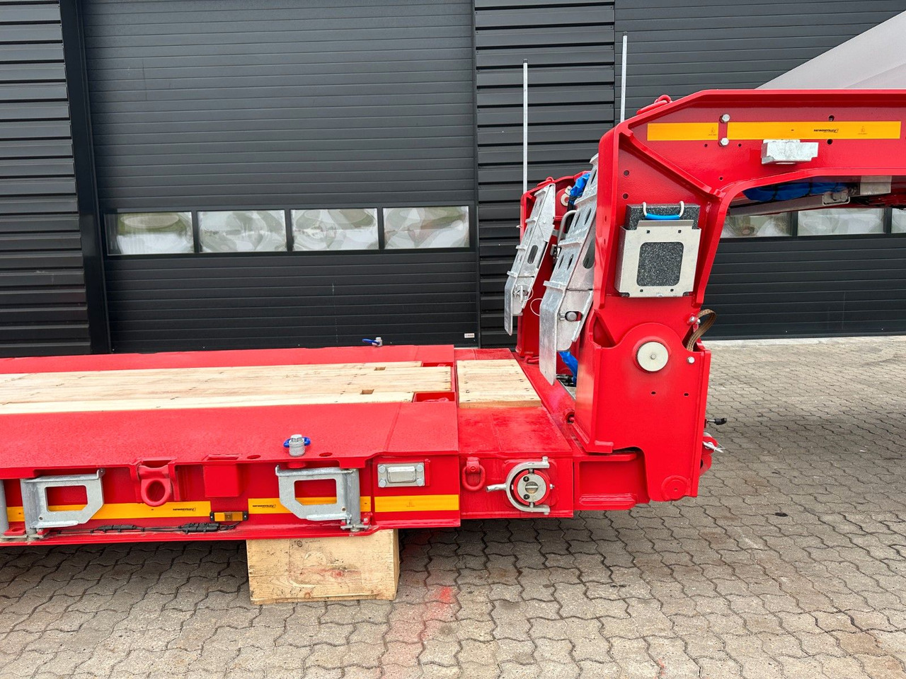Faymonville 2 achs tiefbett / 2 x ausziehbar / 16.850 mm - Low loader semi-trailer: picture 4 Faymonville 2 achs tiefbett / 2 x ausziehbar / 16.850 mm - Low loader semi-trailer: picture 4