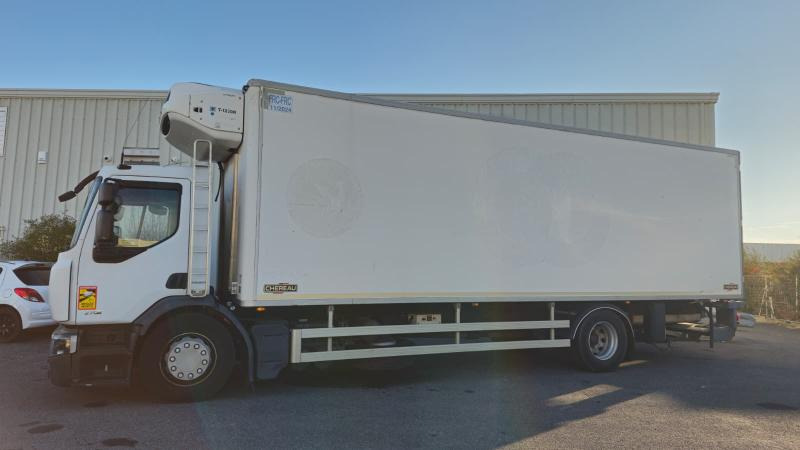 Refrigerator truck Renault Premium 270 DXI: picture 9 Refrigerator truck Renault Premium 270 DXI: picture 9