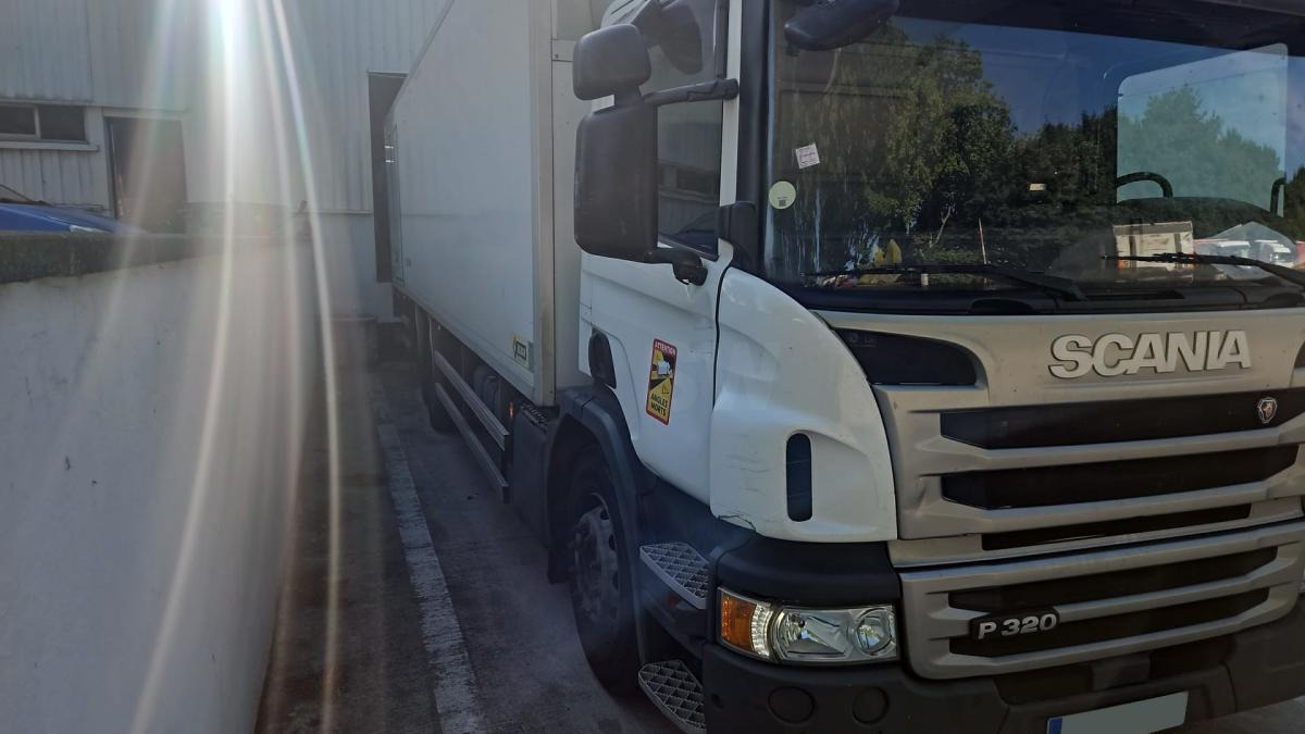 Scania P 320 - Refrigerator truck: picture 2 Scania P 320 - Refrigerator truck: picture 2