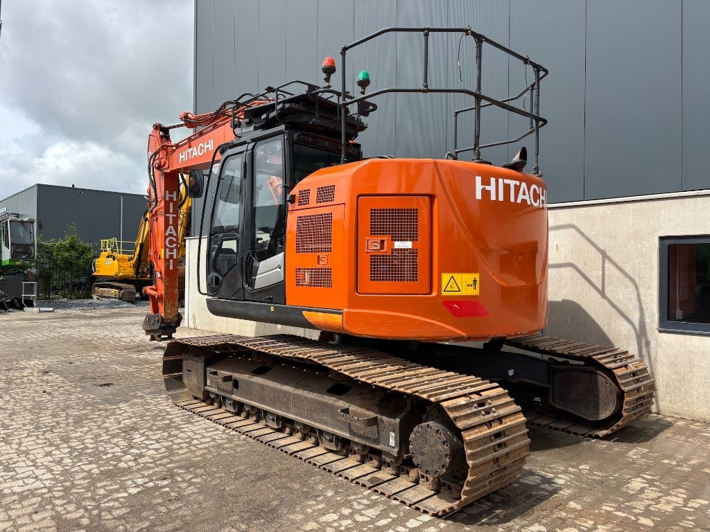 Hitachi ZX 225 US LC-6 - ZX225USLC - ZX 225 USLC - Crawler excavator: picture 3 Hitachi ZX 225 US LC-6 - ZX225USLC - ZX 225 USLC - Crawler excavator: picture 3