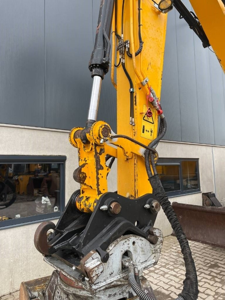 JCB JS 20 MH -- JCB JS20MH -- outriggers and blade - Waste/ Industry handler: picture 5 JCB JS 20 MH -- JCB JS20MH -- outriggers and blade - Waste/ Industry handler: picture 5