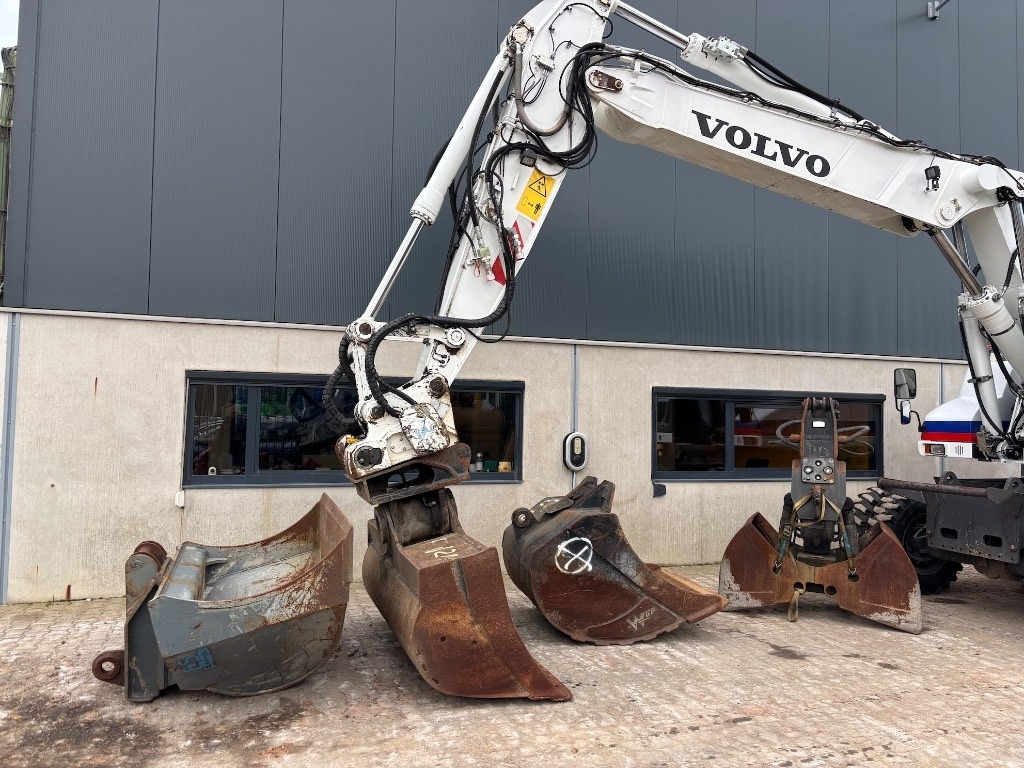 Volvo EW 210 D - EW210 - EW210D - EW 180 - EW 240 - Wheel excavator: picture 5 Volvo EW 210 D - EW210 - EW210D - EW 180 - EW 240 - Wheel excavator: picture 5