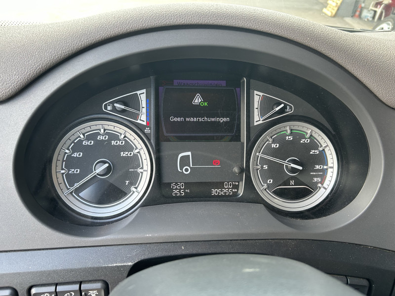 DAF CF 260 FA / Carrier Koeler - 30 gr / Chereau Frigobox / Laadklep 2000 kg - Refrigerator truck: picture 4 DAF CF 260 FA / Carrier Koeler - 30 gr / Chereau Frigobox / Laadklep 2000 kg - Refrigerator truck: picture 4