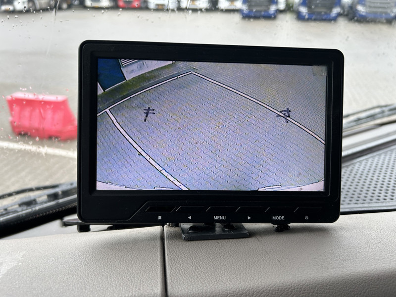 Box truck DAF LF 210 FA / 12 Ton / 450 dkm / Tacho V2 / Box / Laadklep / APK TUV 09-26: picture 7 Box truck DAF LF 210 FA / 12 Ton / 450 dkm / Tacho V2 / Box / Laadklep / APK TUV 09-26: picture 7