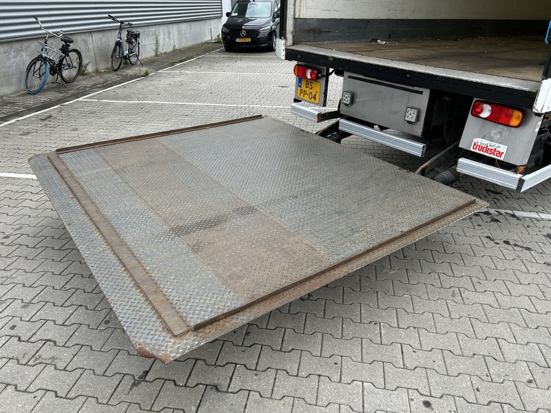 Box truck DAF LF55 220 Euro 4 / 12 Ton / 673 dkm / Box / Loadlift / APK TUV 01-26: picture 10
