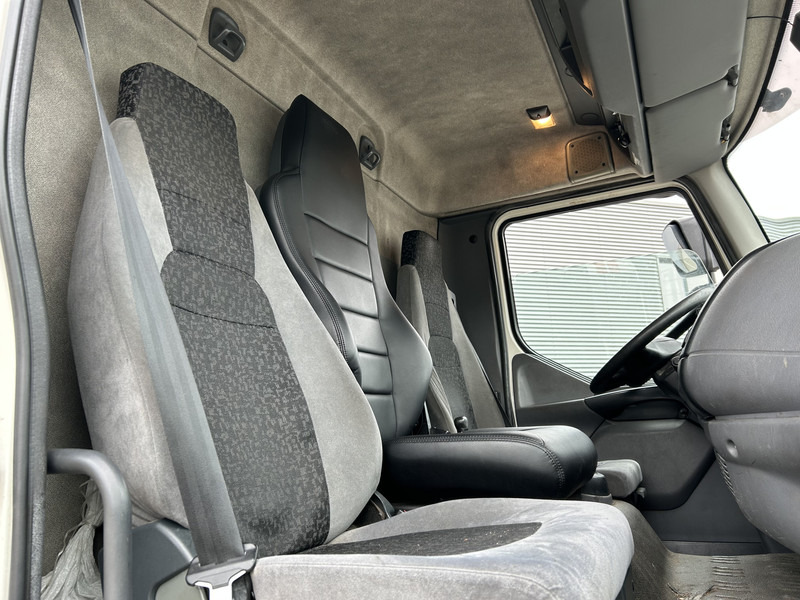 Box truck DAF LF55 220 Euro 4 / 12 Ton / 673 dkm / Box / Loadlift / APK TUV 01-26: picture 6