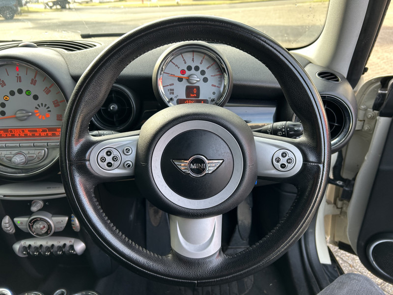MINI Clubman 1.6 Cooper RHD / Airco / APK TUV 11-25 - Car: picture 4 MINI Clubman 1.6 Cooper RHD / Airco / APK TUV 11-25 - Car: picture 4