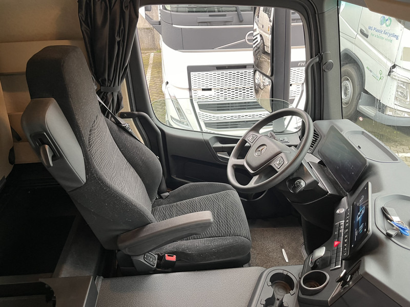 Mercedes-Benz Actros 2127 / Schuifzeil Box / Laadklep / APK 07-25 - Curtainsider truck: picture 3 Mercedes-Benz Actros 2127 / Schuifzeil Box / Laadklep / APK 07-25 - Curtainsider truck: picture 3