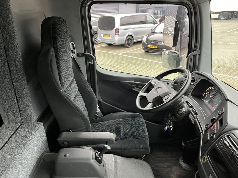 Mercedes-Benz Atego 816 / Horse Truck - 3 Horses / Camper / NL Truck - Horse trailer: picture 3 Mercedes-Benz Atego 816 / Horse Truck - 3 Horses / Camper / NL Truck - Horse trailer: picture 3