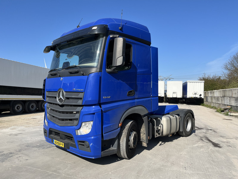 Tractor unit Mercedes-Benz Actros 1842 Streamspace / 933 dkm / 2 Tanks / NL Truck: picture 17