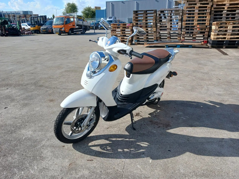 Motorcycle Emco NOVI: picture 1