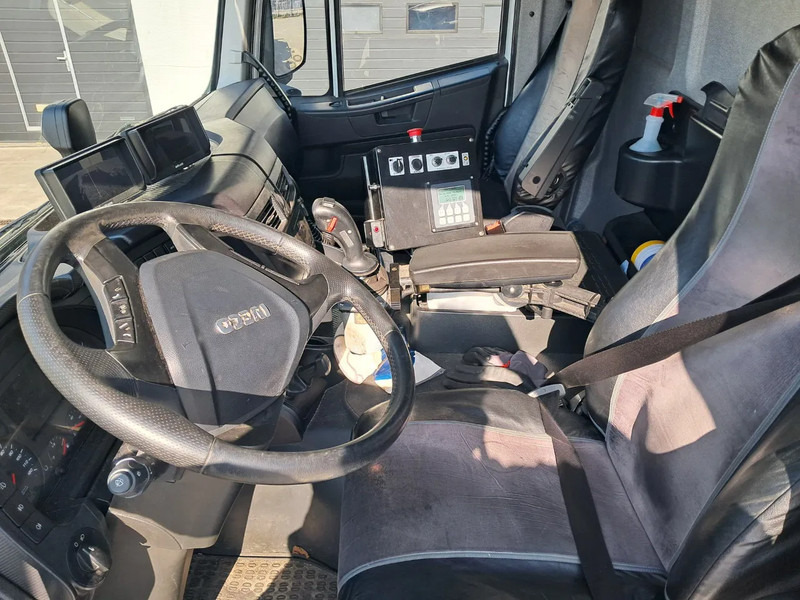 Garbage truck Iveco: picture 20