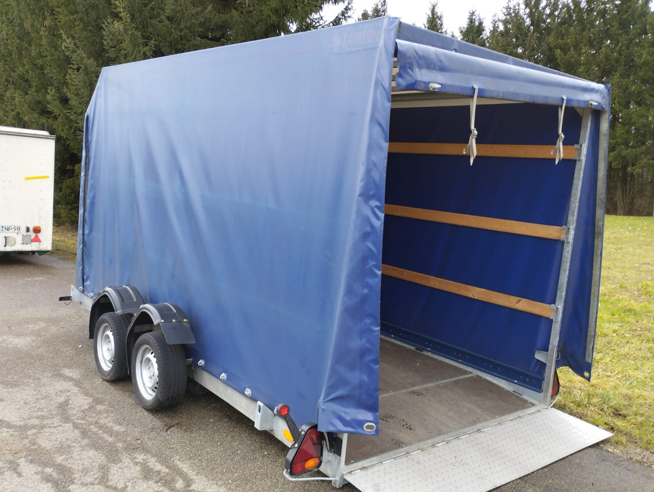 VEZEKO 400 x 187 3,5 t Absenkanhänger Huski 40.35 - Curtainsider trailer: picture 4 VEZEKO 400 x 187 3,5 t Absenkanhänger Huski 40.35 - Curtainsider trailer: picture 4