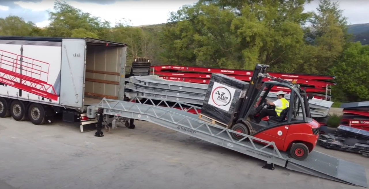 Loading Ramp with with hydraulic tilting bridge - AZ RAMP - STAR- 8T FULL GALVA - Loading ramp: picture 5 Loading Ramp with with hydraulic tilting bridge - AZ RAMP - STAR- 8T FULL GALVA - Loading ramp: picture 5