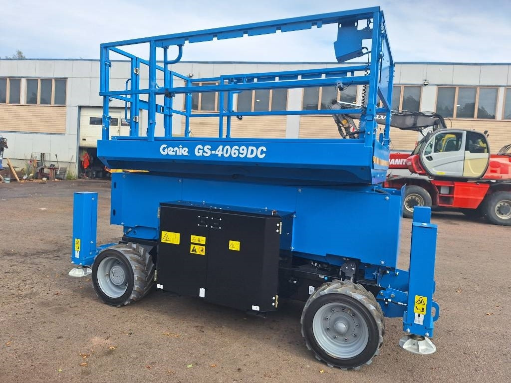 Genie GS-4069 DC muutto tarjous!! - Scissor lift: picture 2 Genie GS-4069 DC muutto tarjous!! - Scissor lift: picture 2