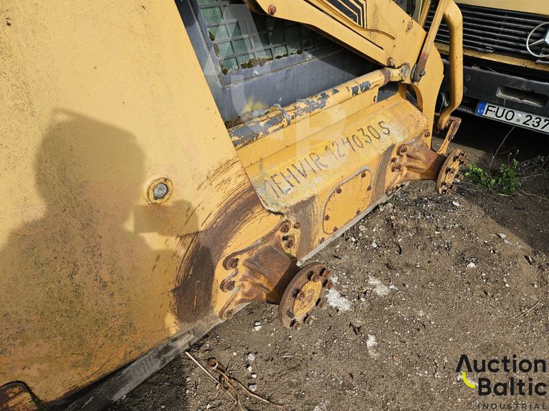 Skid steer loader Case 90 XT: picture 6