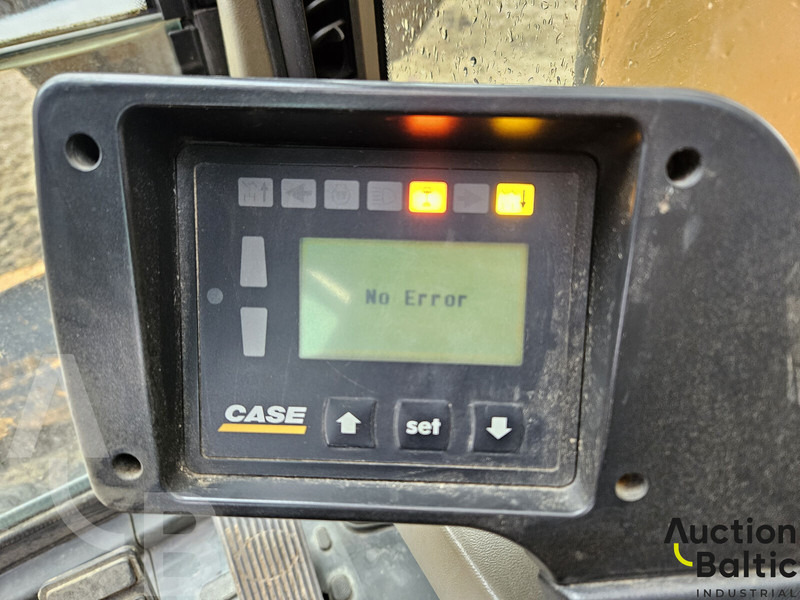 Wheel excavator Case WX 165: picture 9