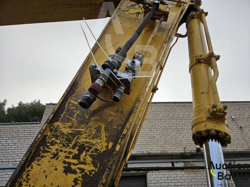Crawler excavator Komatsu PC210LC-11: picture 8